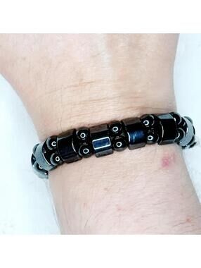 5875u. Gray Magnet Stretch Bracelet